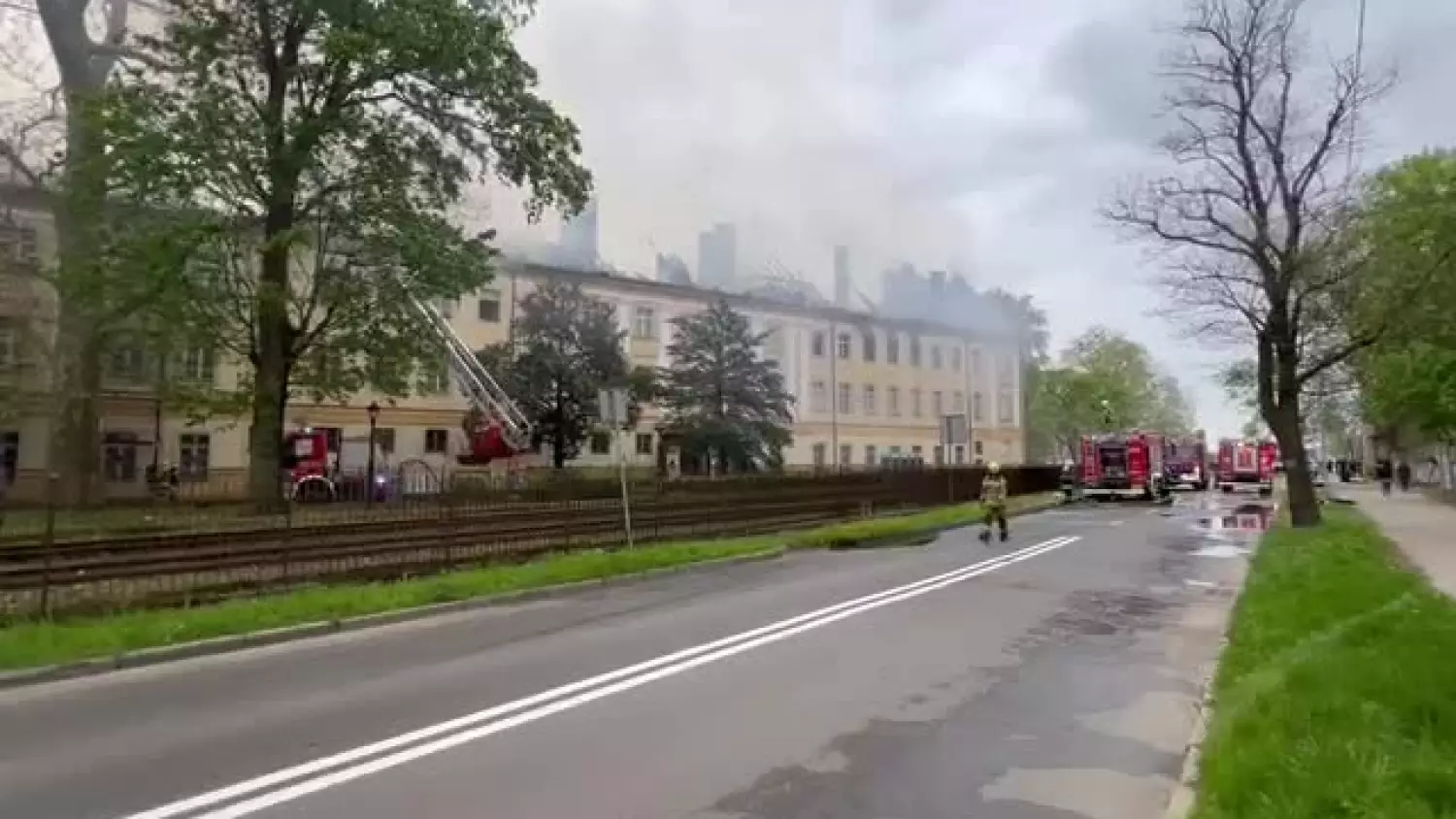 Strażacy opanowali pożar AJP przy ul. Teatralnej
